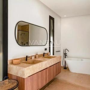 Villa contemporaine avec piscine et vue sur l’Atlas