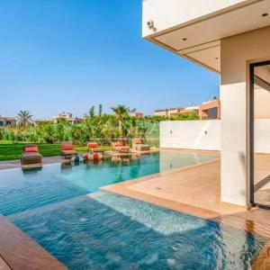 Villa contemporaine avec piscine et vue sur l’Atlas