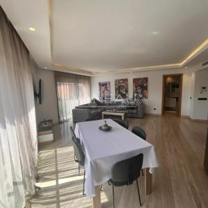 Appartement neuf deux chambres en location Hivernage