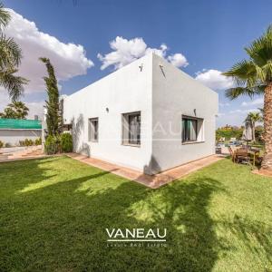 Villa au calme avec piscine – Route de Ouarzazate