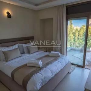 Villa d’exception au cœur du golf avec grand jardin, piscine et vue imprenable sur les montagnes