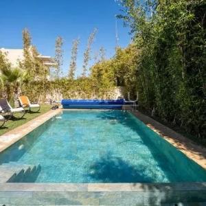 Villa d’exception au cœur du golf avec grand jardin, piscine et vue imprenable sur les montagnes
