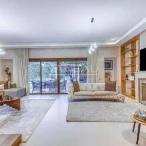 Villa d’exception au cœur du golf avec grand jardin, piscine et vue imprenable sur les montagnes