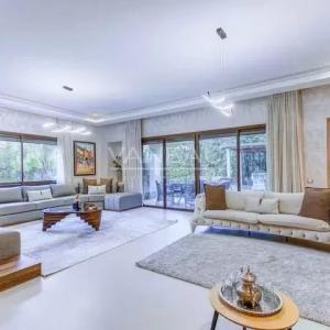 Villa d’exception au cœur du golf avec grand jardin, piscine et vue imprenable sur les montagnes