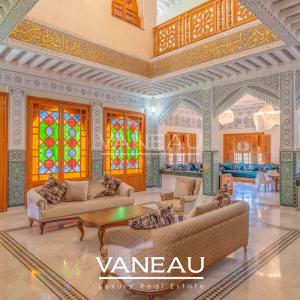 Villa aux allures de palais avec autorisation de maison d'hôtes sur la route de l'Ourika