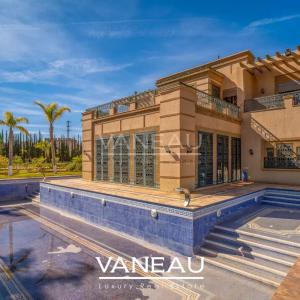 Villa aux allures de palais avec autorisation de maison d'hôtes sur la route de l'Ourika