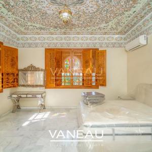 Villa aux allures de palais avec autorisation de maison d'hôtes sur la route de l'Ourika