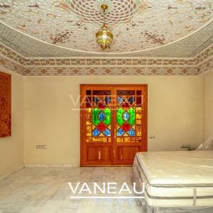 Villa aux allures de palais avec autorisation de maison d'hôtes sur la route de l'Ourika