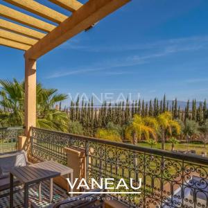Villa aux allures de palais avec autorisation de maison d'hôtes sur la route de l'Ourika