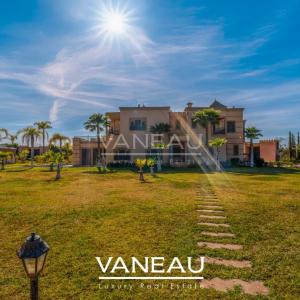 Villa aux allures de palais avec autorisation de maison d'hôtes sur la route de l'Ourika