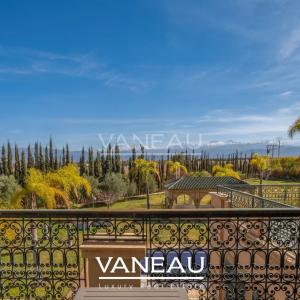 Villa aux allures de palais avec autorisation de maison d'hôtes sur la route de l'Ourika