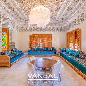 Villa aux allures de palais avec autorisation de maison d'hôtes sur la route de l'Ourika