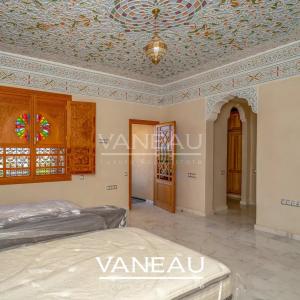 Villa aux allures de palais avec autorisation de maison d'hôtes sur la route de l'Ourika