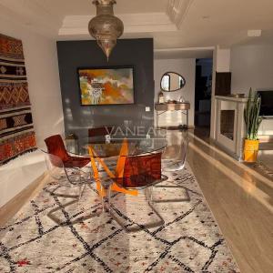 Appartement meublé avec grande terrasse à louer
