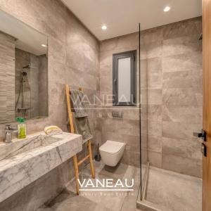 VILLA 4 SUITES AU COEUR D'UN PRESTIGIEUX GOLF