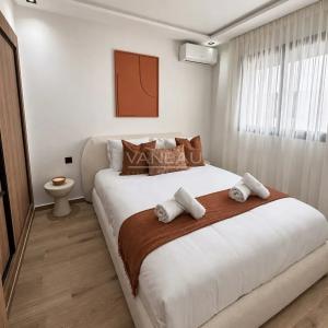 Appartement meublé de 3 chambres avec piscine à 2 minutes de M Avenue