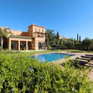 Villa Front de Golf Titrée et meublée