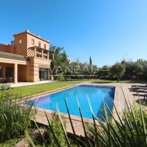 Villa Front de Golf Titrée et meublée