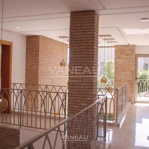 Villa contemporaine isolée collée au golf d'Amelkis