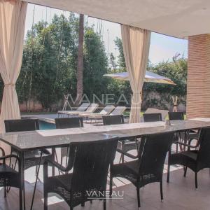 Villa contemporaine isolée collée au golf d'Amelkis