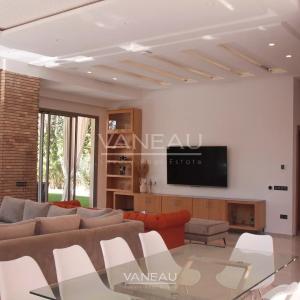 Villa contemporaine isolée collée au golf d'Amelkis