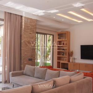 Villa contemporaine isolée collée au golf d'Amelkis
