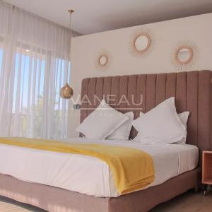 Villa contemporaine isolée collée au golf d'Amelkis