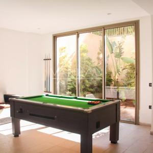 Villa contemporaine isolée collée au golf d'Amelkis