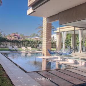 Villa contemporaine isolée collée au golf d'Amelkis