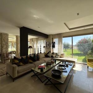 Magnifique villa front de golf à 5 min du centre ville