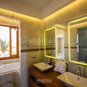 VILLA ARABO-ANDALOUS À VENDRE DANS LA PALMERAIE DE MARRAKECH