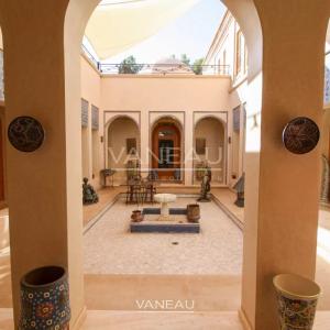 VILLA ARABO-ANDALOUS À VENDRE DANS LA PALMERAIE DE MARRAKECH