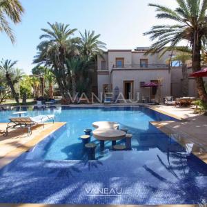 VILLA ARABO-ANDALOUS À VENDRE DANS LA PALMERAIE DE MARRAKECH
