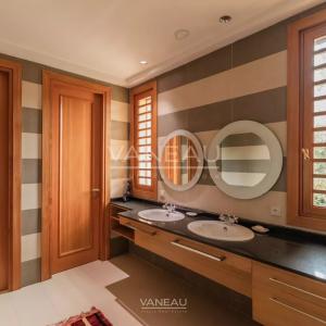 Superbe Villa Contemporaine Front de Golf