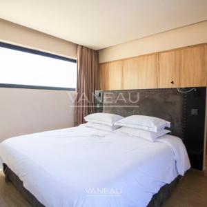VENTE MAGNIFIQUE VILLA CONTEMPORAINE SUR GOLF