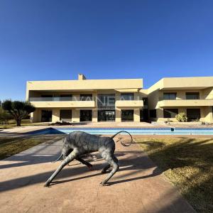 VENTE VILLA NEUVE SUR 2 HECTARES A SEULEMENT 15 MINUTES DE MARRA