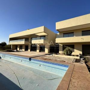 VENTE VILLA NEUVE SUR 2 HECTARES A SEULEMENT 15 MINUTES DE MARRA