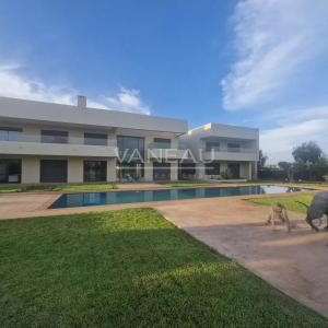VENTE VILLA NEUVE SUR 2 HECTARES A SEULEMENT 15 MINUTES DE MARRA