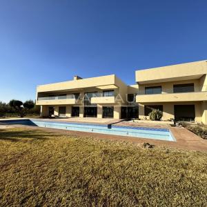 VENTE VILLA NEUVE SUR 2 HECTARES A SEULEMENT 15 MINUTES DE MARRA