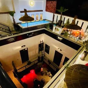 MARRAKECH MAISON D'HÔTES DE 7 CHAMBRES PISCINE SUR LA TERRASSE À