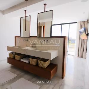 Superbe villa contemporaine en première ligne de golf