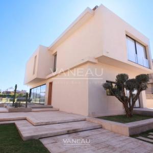 Superbe villa contemporaine en première ligne de golf