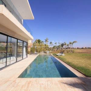 Superbe villa contemporaine en première ligne de golf