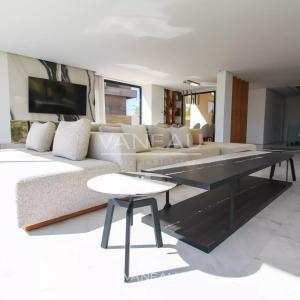 Superbe villa contemporaine en première ligne de golf