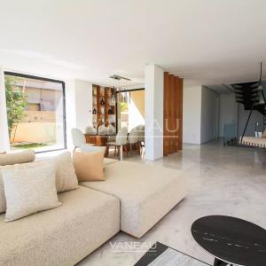 Superbe villa contemporaine en première ligne de golf