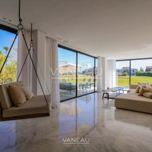 Superbe villa contemporaine en première ligne de golf