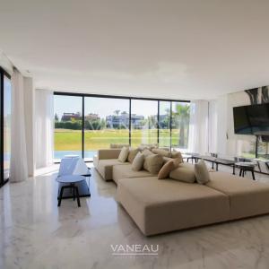 Superbe villa contemporaine en première ligne de golf