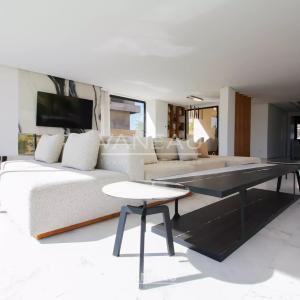 Superbe villa contemporaine en première ligne de golf