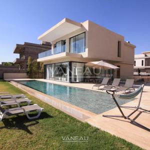 Superbe villa contemporaine en première ligne de golf
