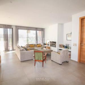 SOMPTUEUSE VILLA EN PREMIÈRE LIGNE DE GOLF À VENDRE